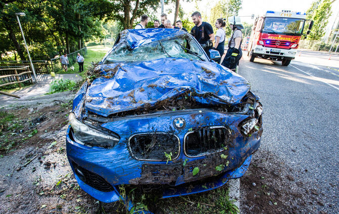 BMW landet im Buchenbach - Bild 08_9