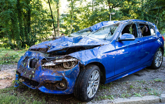 BMW landet im Buchenbach - Bild 09_10