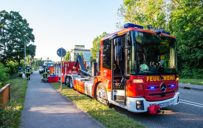 BMW landet im Buchenbach - Bild 10_11