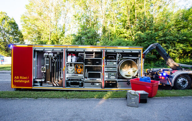 BMW landet im Buchenbach - Bild 17_18