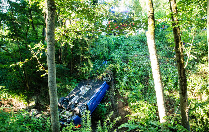 BMW landet im Buchenbach - Bild 19_20