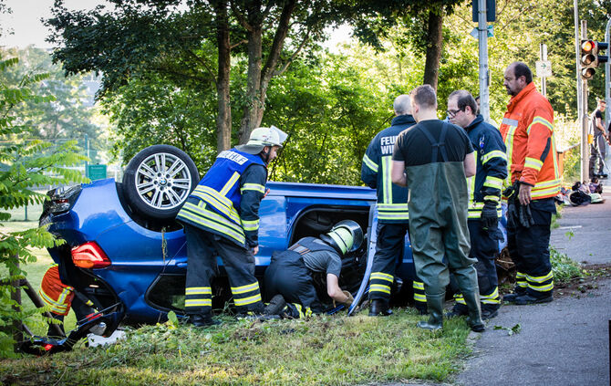 BMW landet im Buchenbach - Bild 20_21