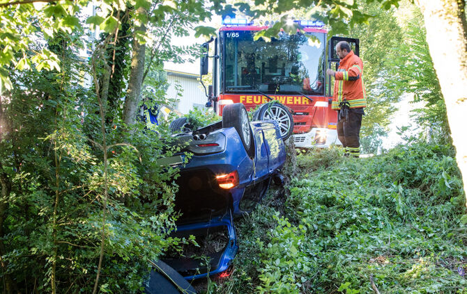 BMW landet im Buchenbach - Bild 25_24