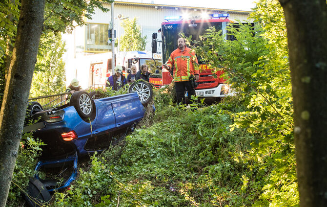 BMW landet im Buchenbach - Bild 28_27