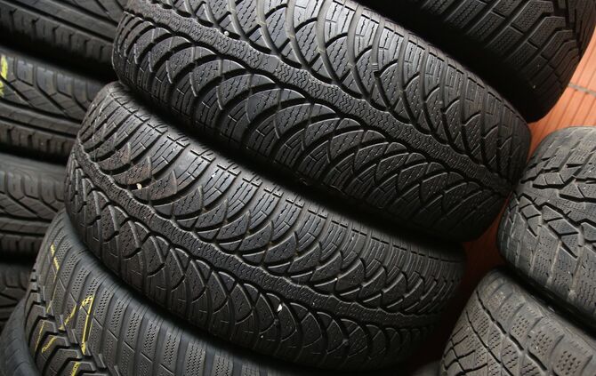 Winterreifen winter reifen symbol symbolbild symbolfoto