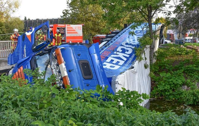 Lkw im Kocher_0