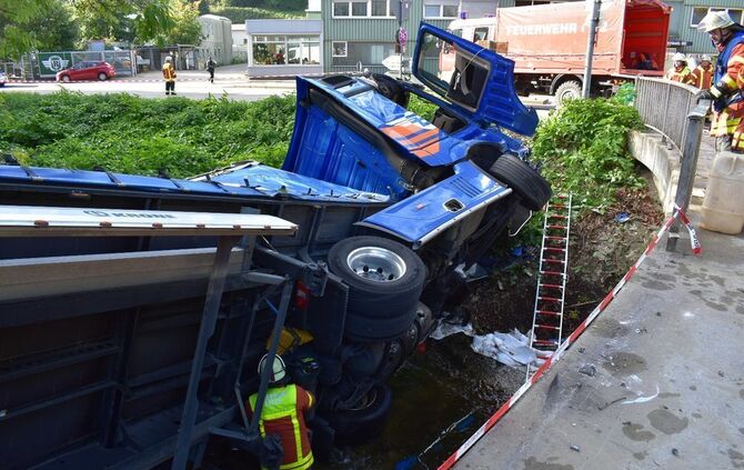 Lkw im Kocher_2