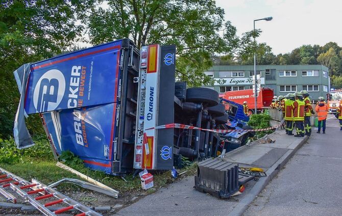 Lkw im Kocher_10