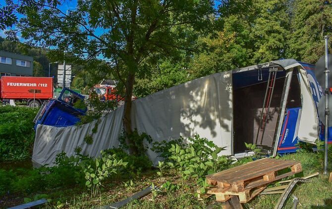 Lkw im Kocher_14