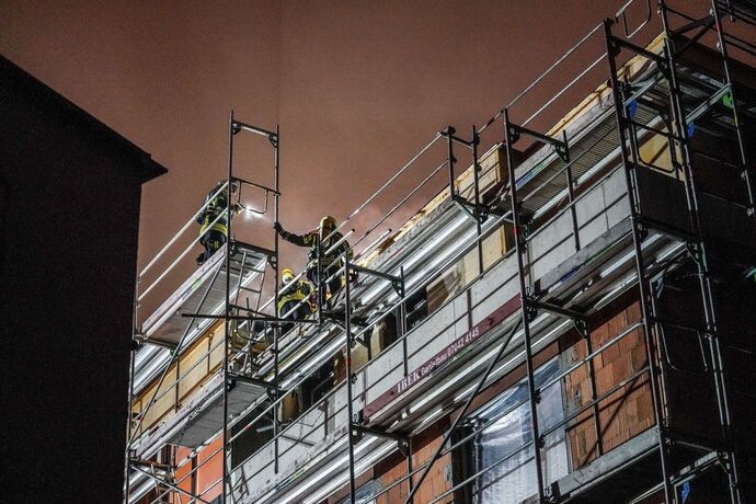 Korb: Brand auf Dach von Neubau