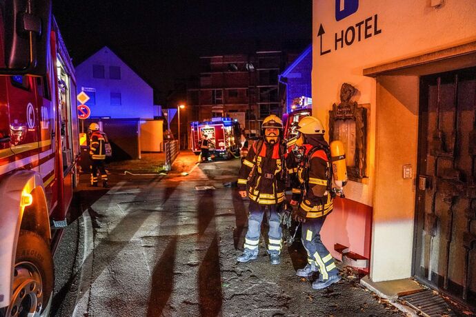 Korb: Brand auf Dach von Neubau