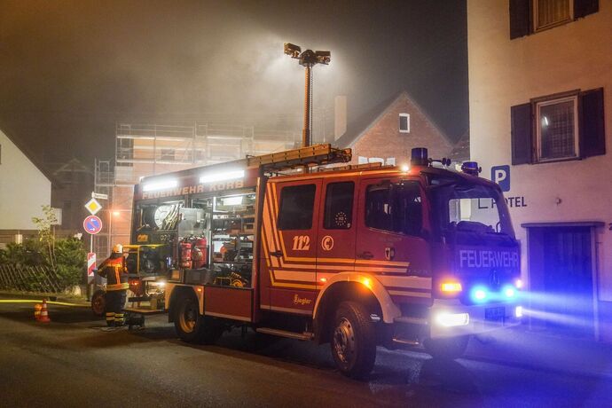 Korb: Brand auf Dach von Neubau