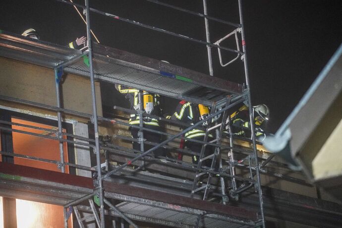 Korb: Brand auf Dach von Neubau