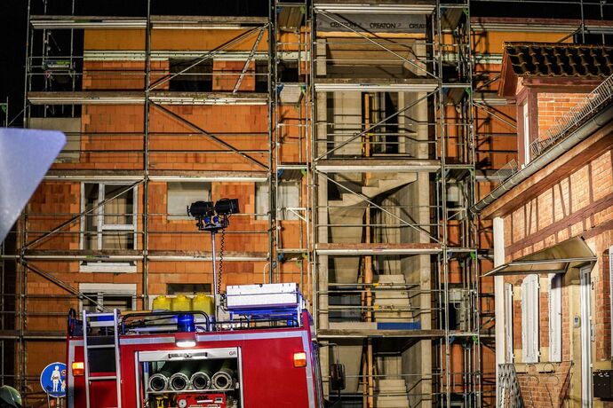 Korb: Brand auf Dach von Neubau