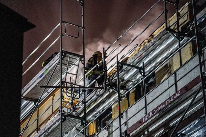 Korb: Brand auf Dach von Neubau