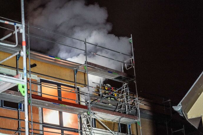 Korb: Brand auf Dach von Neubau