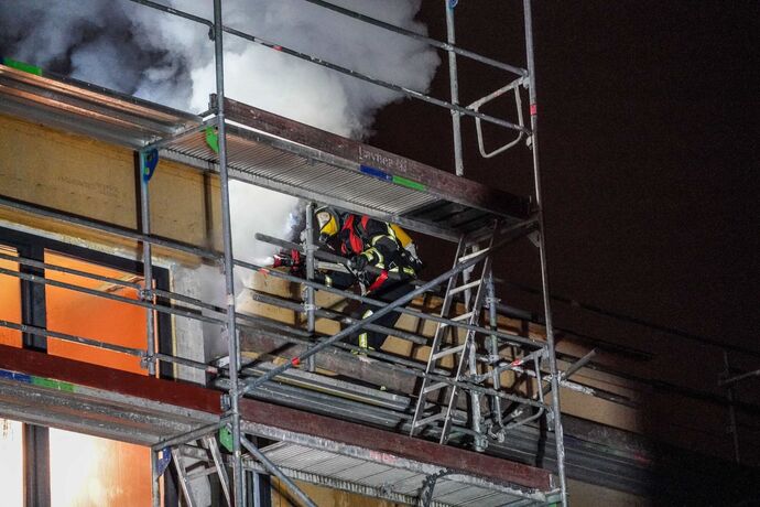 Korb: Brand auf Dach von Neubau