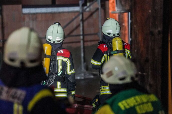 Korb: Brand auf Dach von Neubau