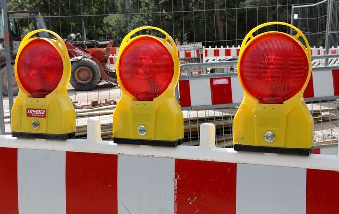 Baustelle Absperrung Straße gesperrt symbol symbolbild symbolfoto