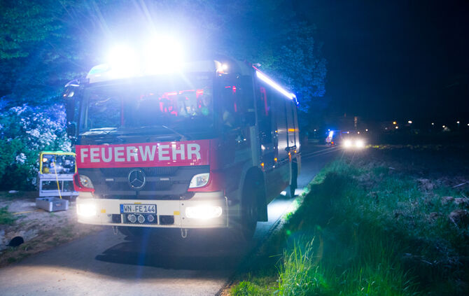 Feuer in einer Feldscheuer, Beethovenstr., Kernen-Rommelshausen, 27.04.2018.