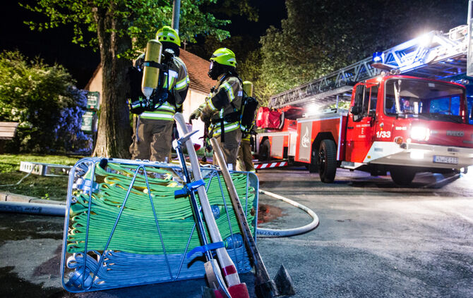 Feuer in einer Feldscheuer, Beethovenstr., Kernen-Rommelshausen, 27.04.2018.