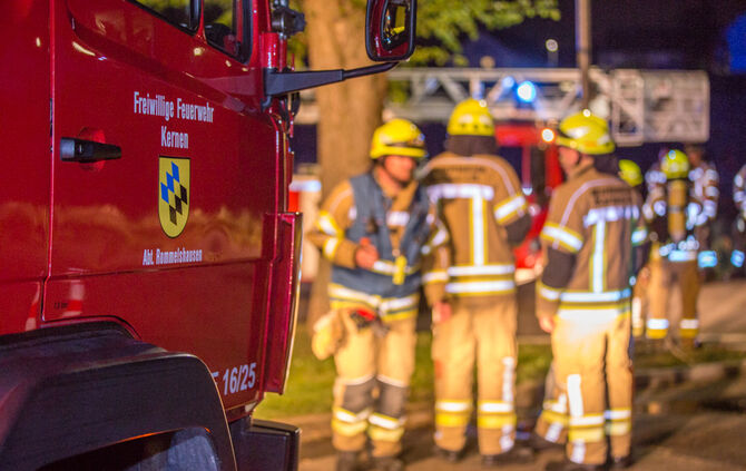 Feuer in einer Feldscheuer, Beethovenstr., Kernen-Rommelshausen, 27.04.2018.