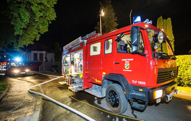 Feuer in einer Feldscheuer, Beethovenstr., Kernen-Rommelshausen, 27.04.2018.