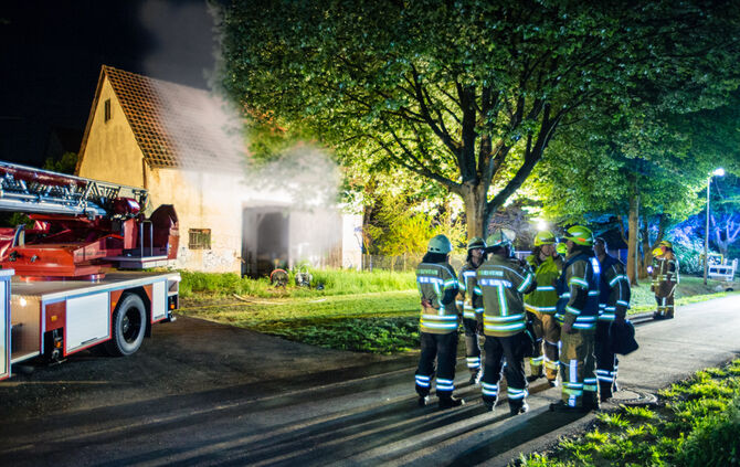 Feuer in einer Feldscheuer, Beethovenstr., Kernen-Rommelshausen, 27.04.2018.