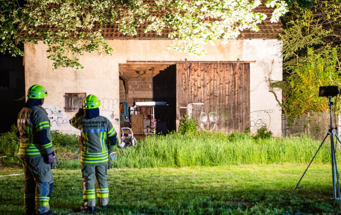 Feuer in einer Feldscheuer, Beethovenstr., Kernen-Rommelshausen, 27.04.2018.