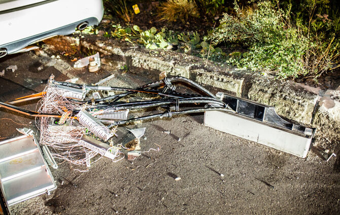Pkw-Lenkerin nach Unfall verletzt - Bild 06_5