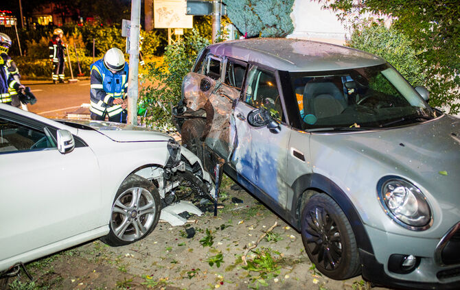 Pkw-Lenkerin nach Unfall verletzt - Bild 08_7