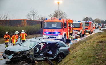 B14 nach Unfall voll gesperrt_0