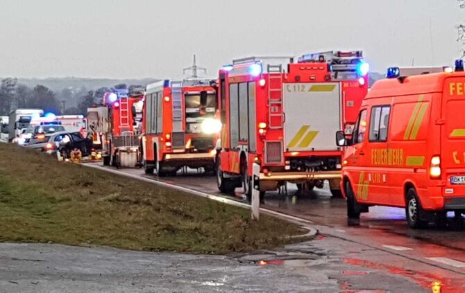 B 14 bei Backnang nach schwerem Unfall voll gesperrt_1