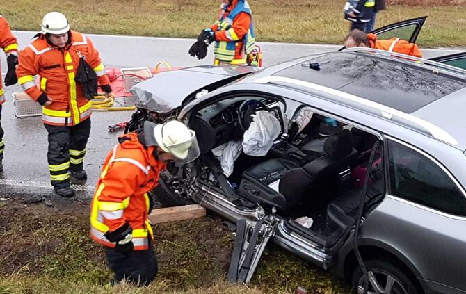 B 14 bei Backnang nach schwerem Unfall voll gesperrt_2