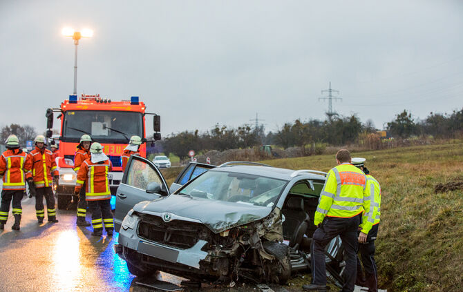 B14 nach Unfall voll gesperrt_8