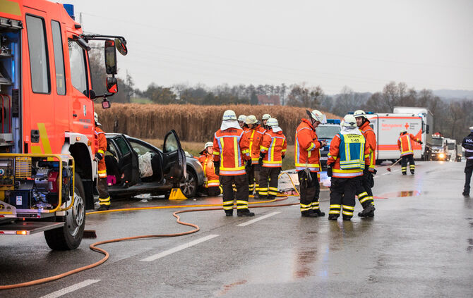 B14 nach Unfall voll gesperrt_14
