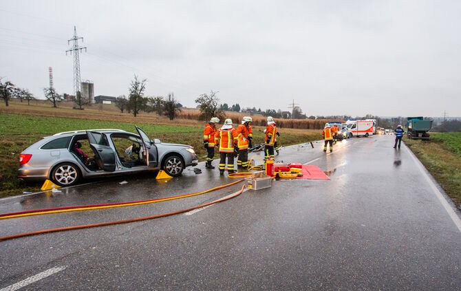 B14 nach Unfall voll gesperrt_15