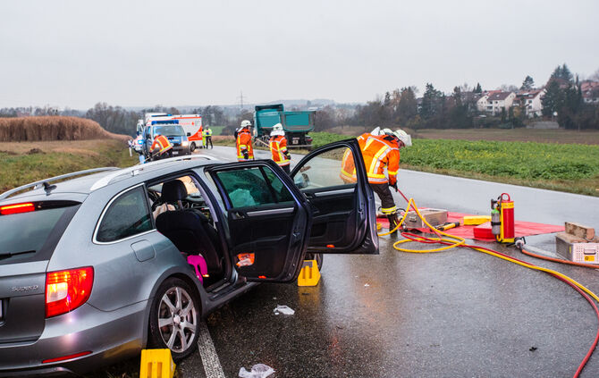 B14 nach Unfall voll gesperrt_16
