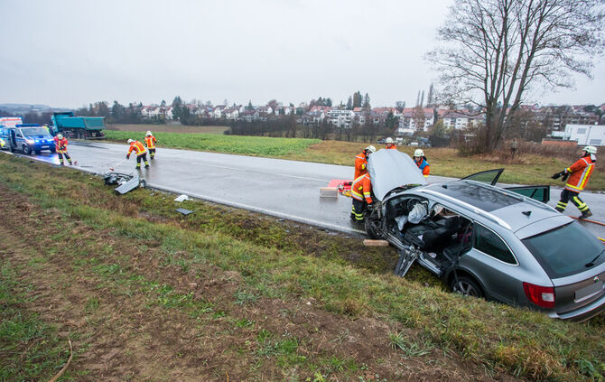 B14 nach Unfall voll gesperrt_17