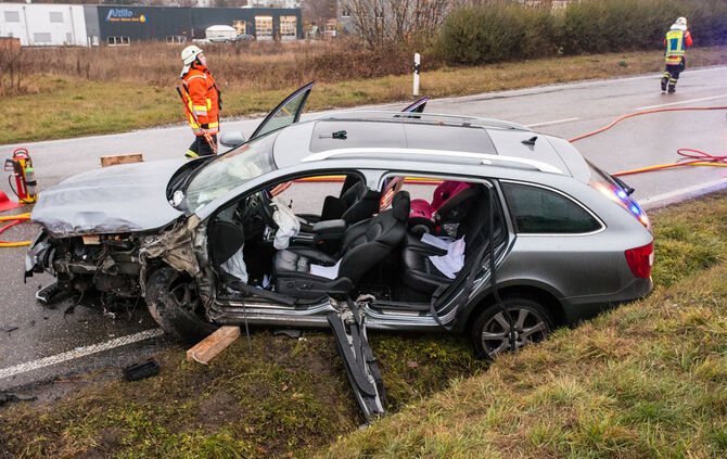 B14 nach Unfall voll gesperrt_19
