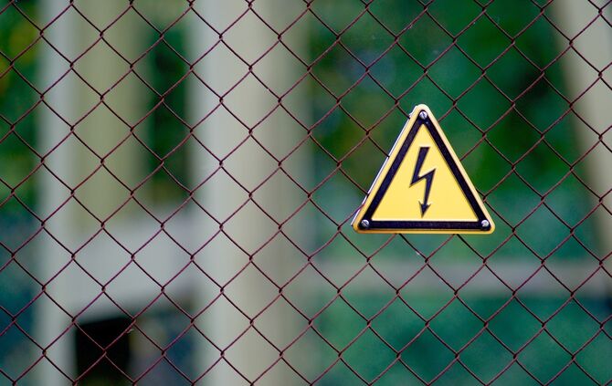 Stromschlag Strom Starkstrom Elektrizität Lichtbogen_0