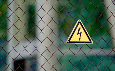 Stromschlag Strom Starkstrom Elektrizität Lichtbogen_0