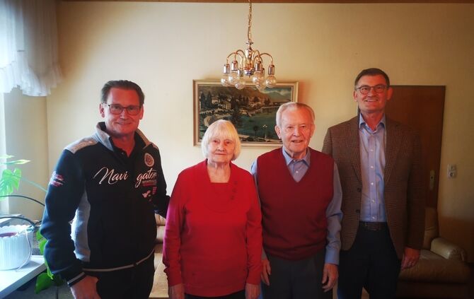Maria und Fritz Stiefel mit Söhnen Rainer und Gerd