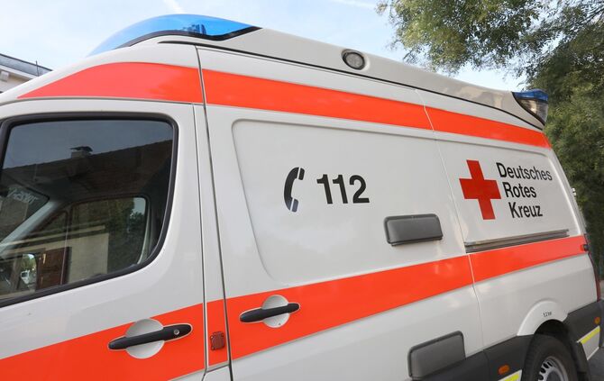 Blaulicht Rettungswagen DRK Rotes Kreuz 112 symbol symbolbild symbolfoto