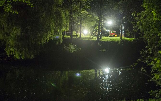 Skurriler Horrorfund in der Rems: PÃ¤rchen findet beim Spaziergang offenbar gekÃ¶pfte Leiche - Feuerwehr birgt nach GroÃeinsatz aber nur eine Puppe_4
