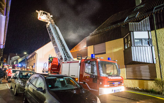 Wieder Brand in Einliegerwohnung - Bild 01_0