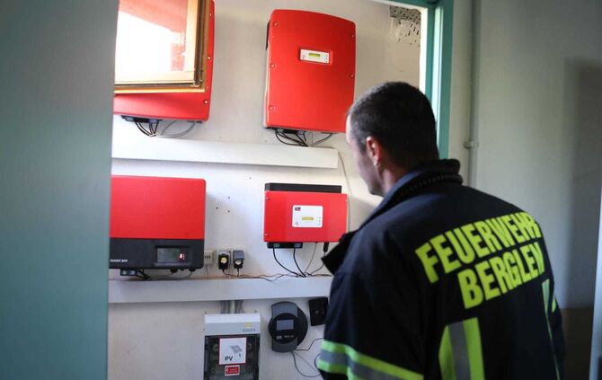 Kellerbrand in Sporthalle Berglen-Steinach_1