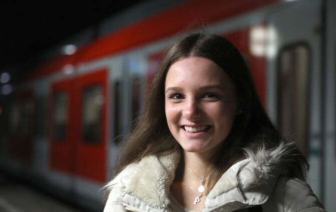 Pendler pendeln S-Bahn Zug Bahn Großheppach Weinstadt Stuttgart_0