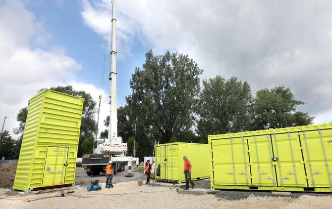 Sportgeräte lagern in Schiffscontainern_0