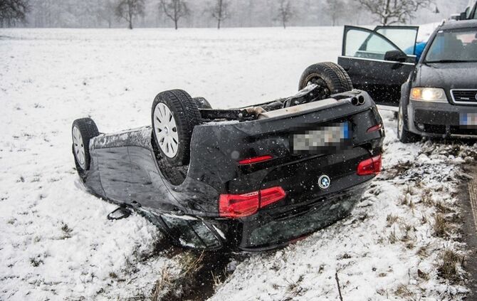 Pkw bei Schneeglätte überschlagen - Bild 12_20